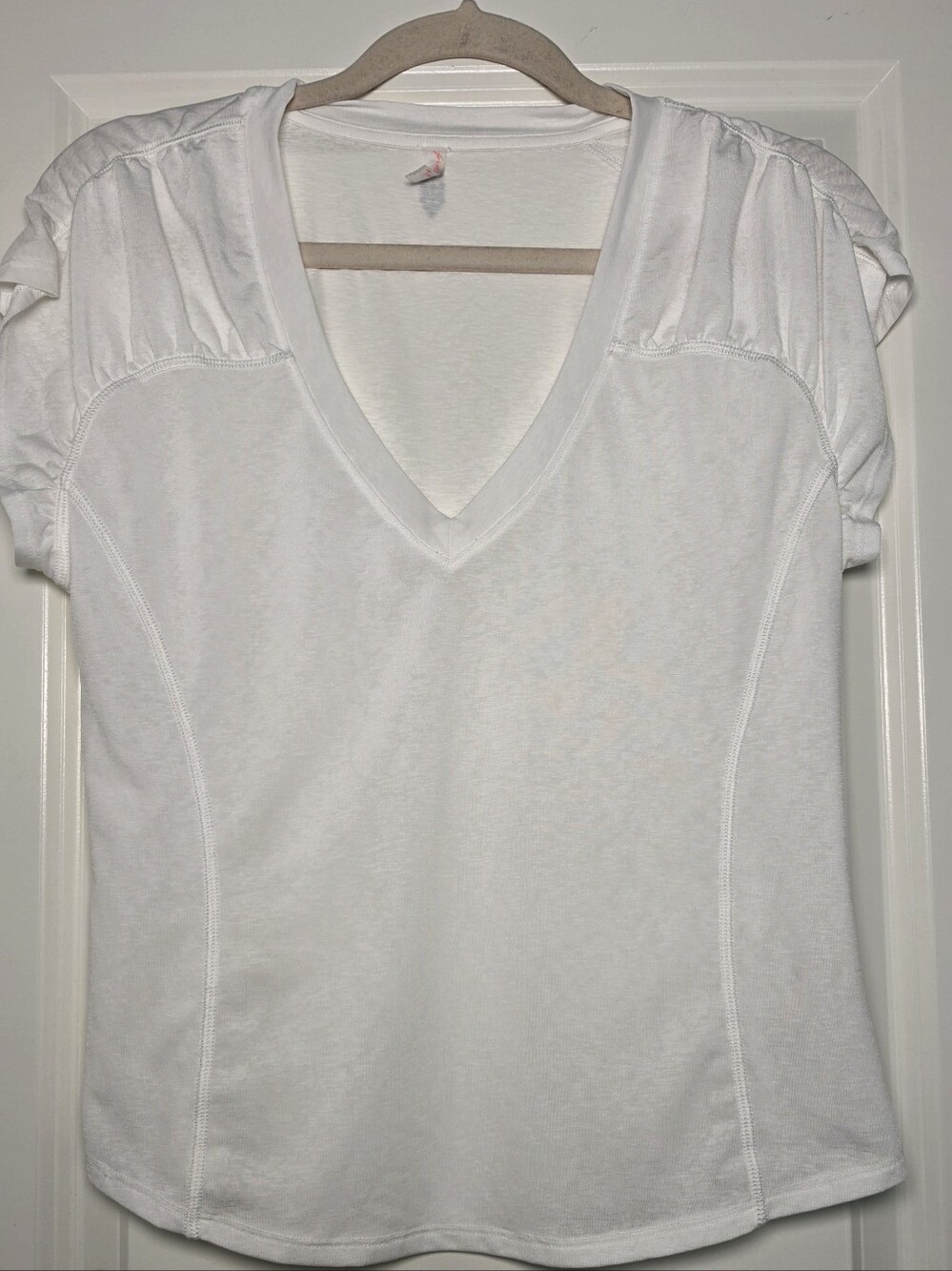 Title: Free People Movement White V-Neck Ruched Sleeve Active Top Women’s Large - Picture 2 of 8